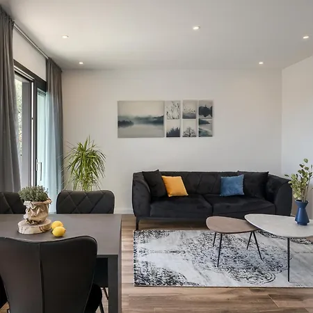 With Parking Space Novigrad - 24561 Апартаменты Karpinjan